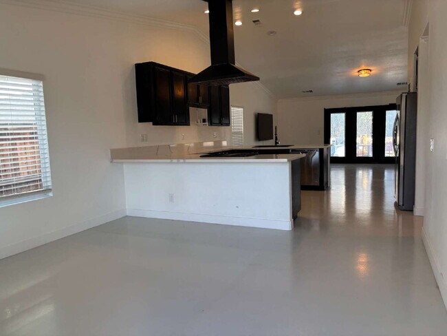 Building Photo - Coachella 4 Bedrooms Stunner