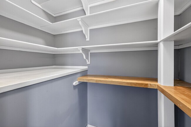 Building Photo - 1203 Dorne Dr