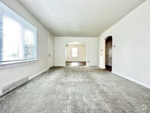 Building Photo - Spacious 3 Bedroom 1 Bath Single Family Ho...