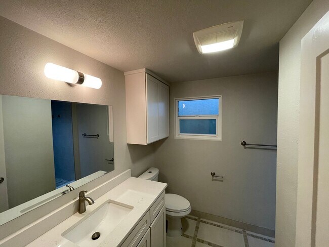 Building Photo - Spacious 4 Bed / 3 Bath Remodeled Rambler | Large Yard + Outbuildings + Minutes to Marina Desirab...