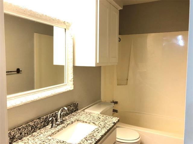 Building Photo - 2 Longhurst Ct