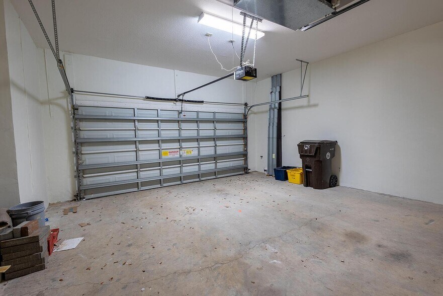 Building Photo - 6428 Garden Ct