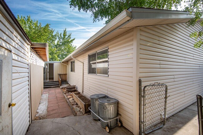 Building Photo - One Level Home in Stead