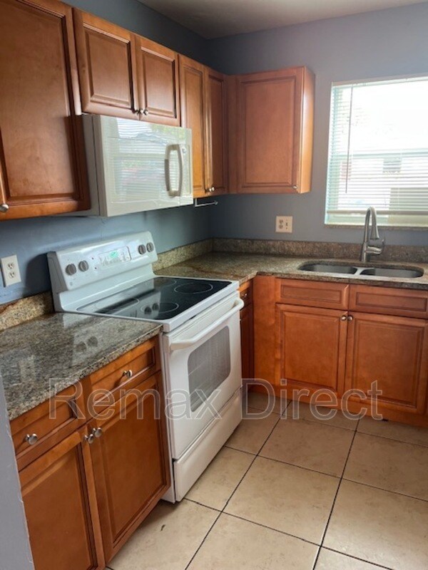 Building Photo - 2675 lakehaven road w