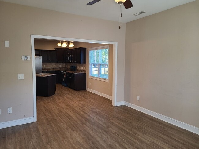 Building Photo - 3 Bedroom, 2.5 bath home - Sneads Ferry - ...