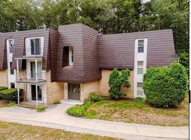 Building Photo - 8 Shadowbrook Ln