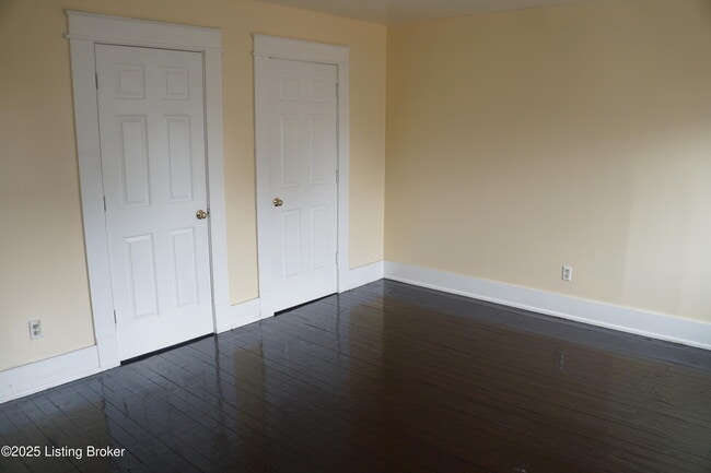 Building Photo - 226 W Burnett Ave