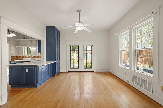 Building Photo - 406 Sul Ross St