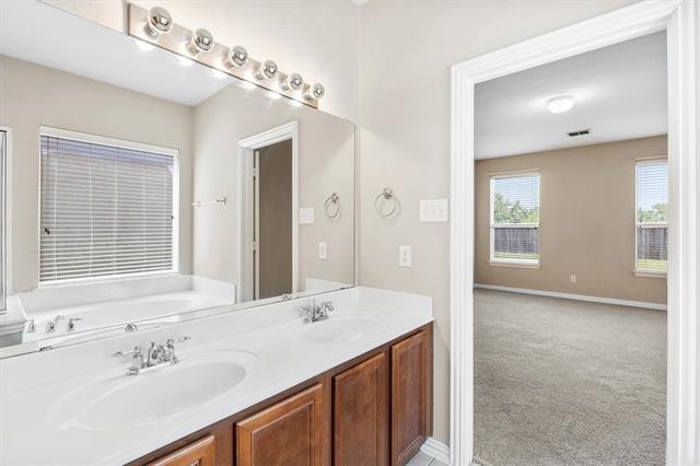 Building Photo - 8008 Raintree Dr