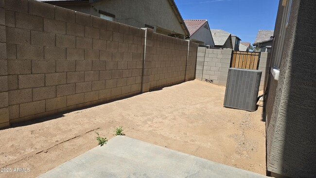 Building Photo - 15138 W Hadley St