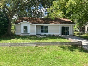 Building Photo - 2671 Bentley Dr