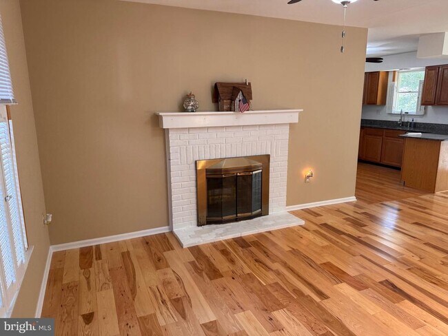 Building Photo - 33178 Woodland Ct N