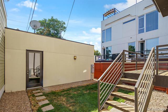 Building Photo - 2414 Glenarm Pl