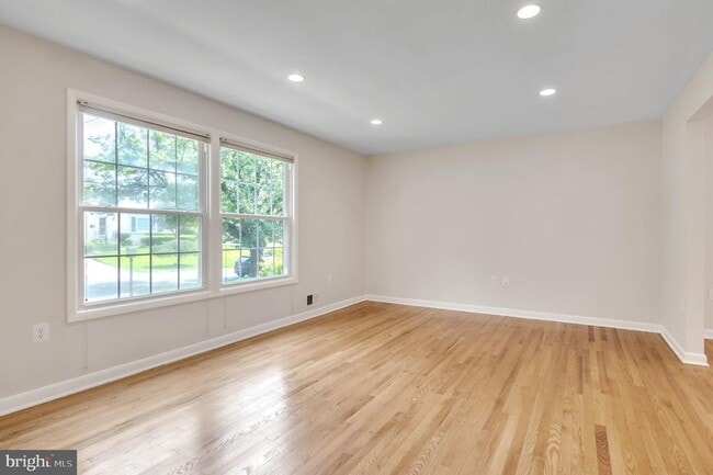 Building Photo - 9902 Holmhurst Rd