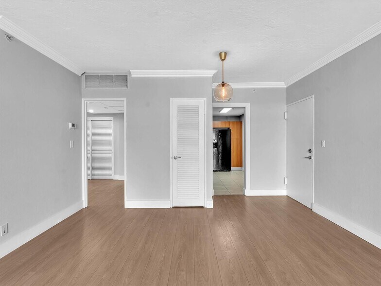 Building Photo - 3001 S Ocean Dr