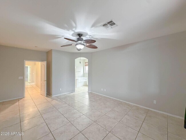 Building Photo - 203 W Cedar Dr