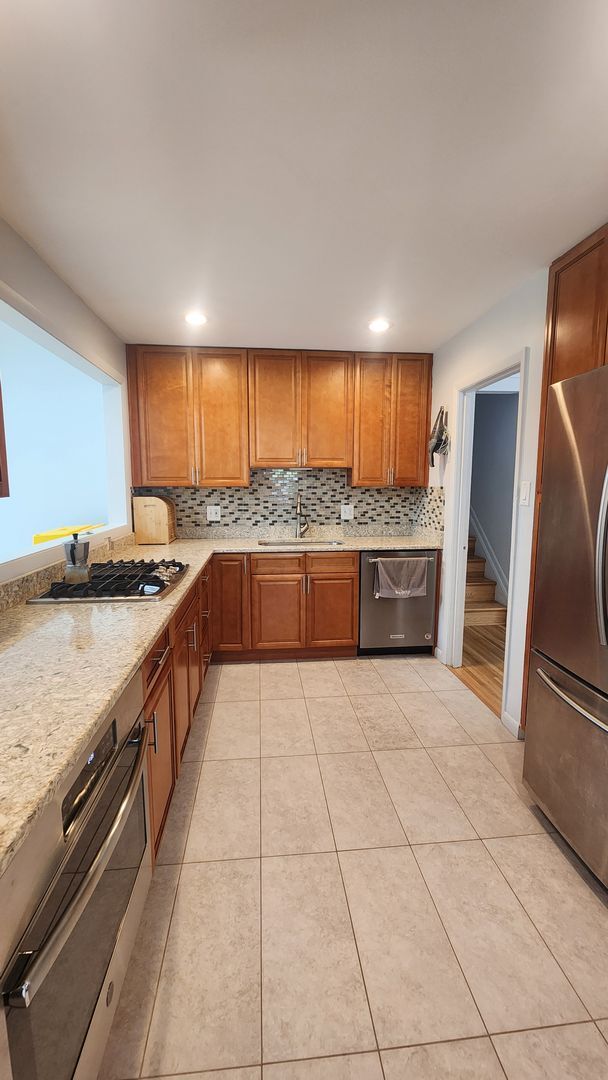Building Photo - Wonderfully Updated Home On the Edge of Po...
