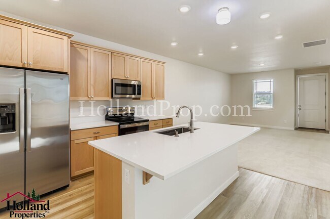 Building Photo - **SPECIAL OFFER $400.00 OFF FIRST MONTH RE...