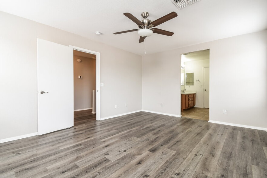 Building Photo - 8918 E Oro Cir