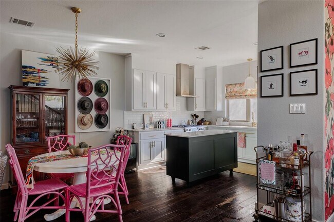 Building Photo - 2412 Wilson St