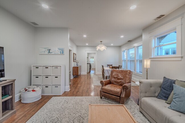 Building Photo - Updated Historically Charming Bungalow walking distance to Greenville Ave