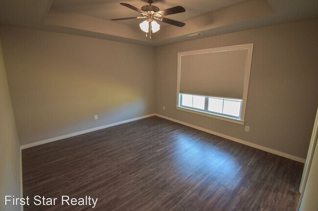 Building Photo - 4 br, 2 bath House - 760 Captain Marshall ...