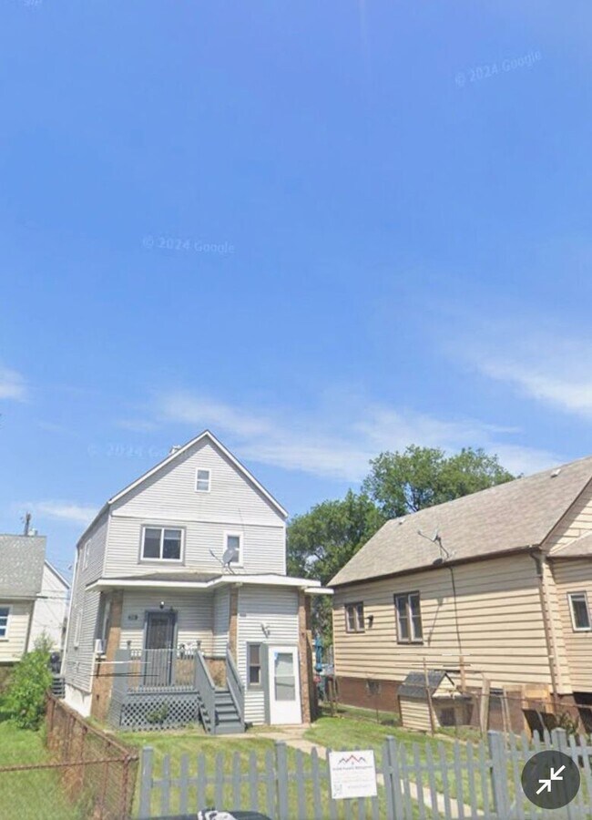 Building Photo - 3910 Deodar St