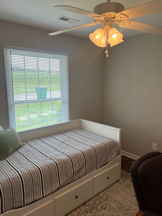 Building Photo - 3 bedroom/1 bathroom home in Central, SC