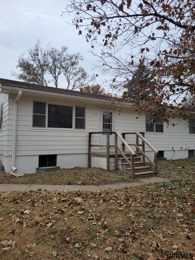 Primary Photo - 2216 Lincoln Ave