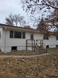 Building Photo - 2216 Lincoln Ave