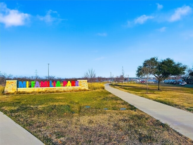 Building Photo - 1938 Castaway Dr