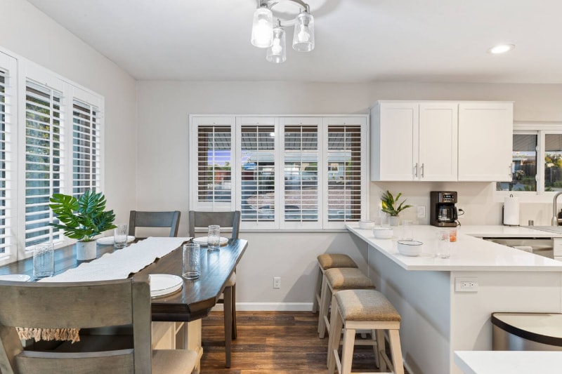 Building Photo - 321 W Kalmia St