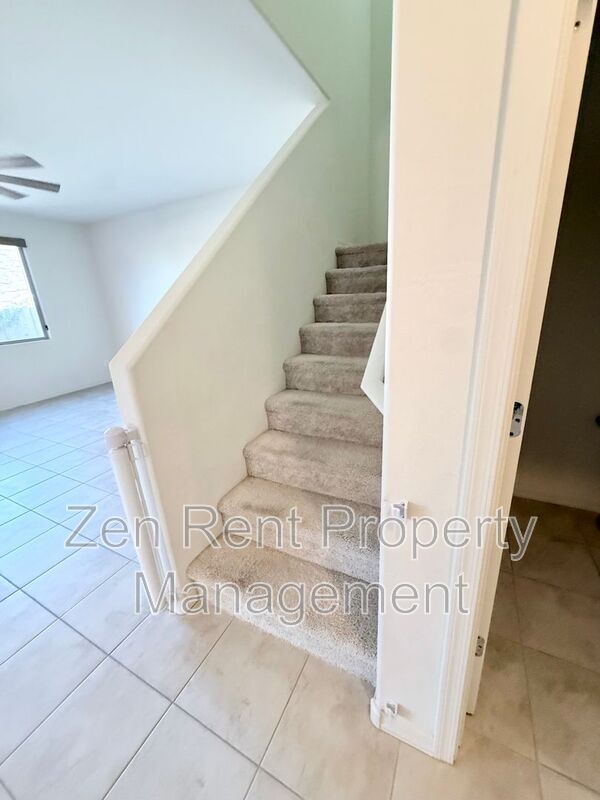 Building Photo - 32209 Daylight Dr