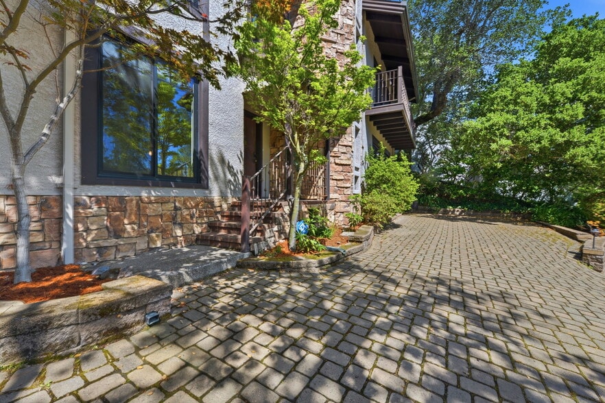 Building Photo - 158 Los Robles Dr