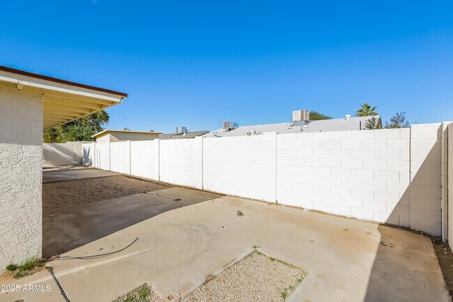 Building Photo - 5802 W Berkeley Rd