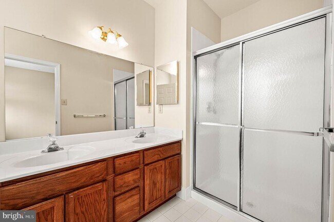 Building Photo - 120 Elizabeth Ct