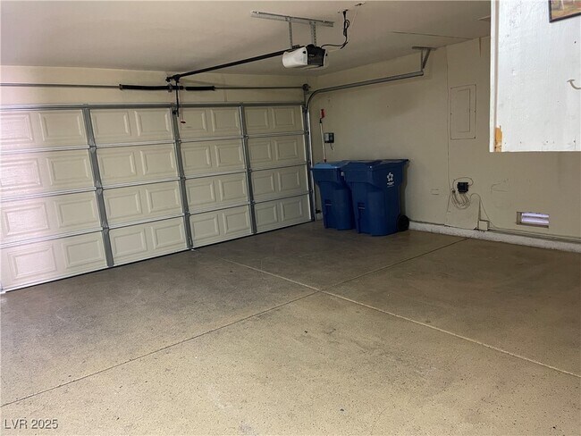 Building Photo - 4364 Mesa Hill Dr