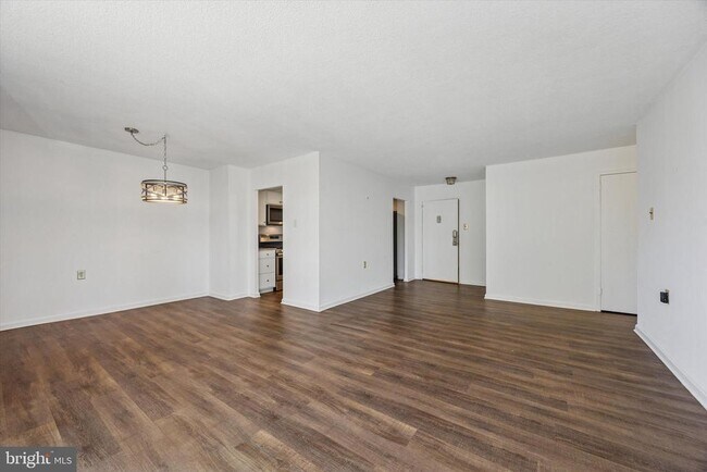 Building Photo - 801 Yale Ave