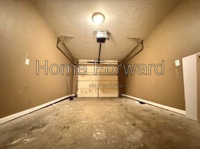 Building Photo - 216 Bass Pond Glen Dr
