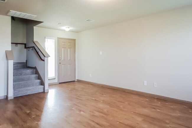 Building Photo - 5846 Kyle Cove Dr