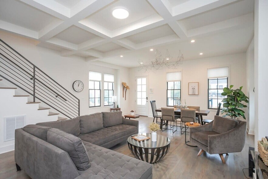 Primary Photo - 119 E Fowlkes St