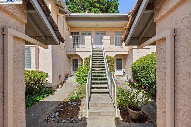 Building Photo - 4772 Nicol Common