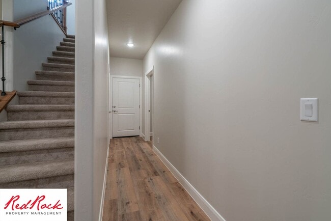 Building Photo - Newer Townhome in Hurricane Heights