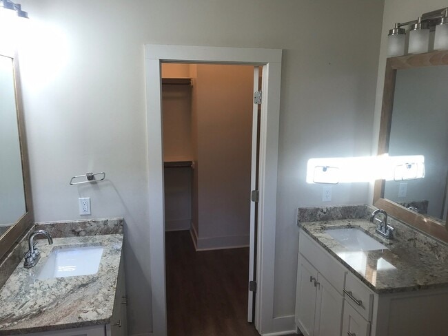 Building Photo - Stunning South Fayetteville Dwelling