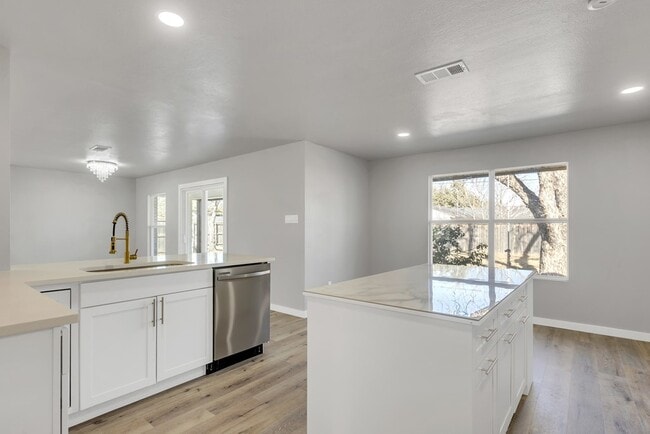 Building Photo - 1426 Cumberland Rd