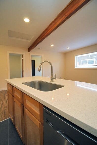 Building Photo - 6214 SE 51st Ave