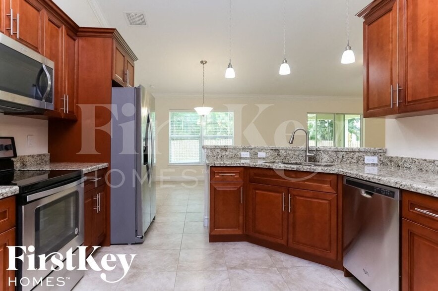 Building Photo - 980 SW Del Rio Blvd