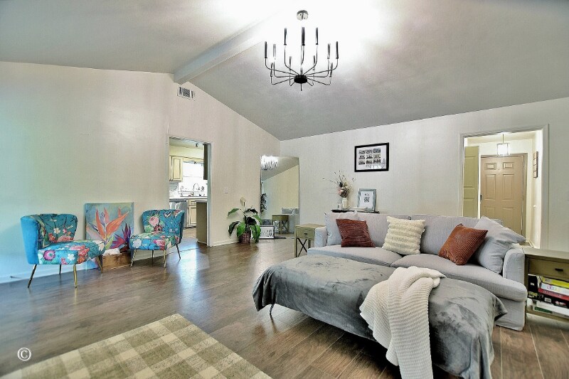Building Photo - 4660 Woodmere Ln