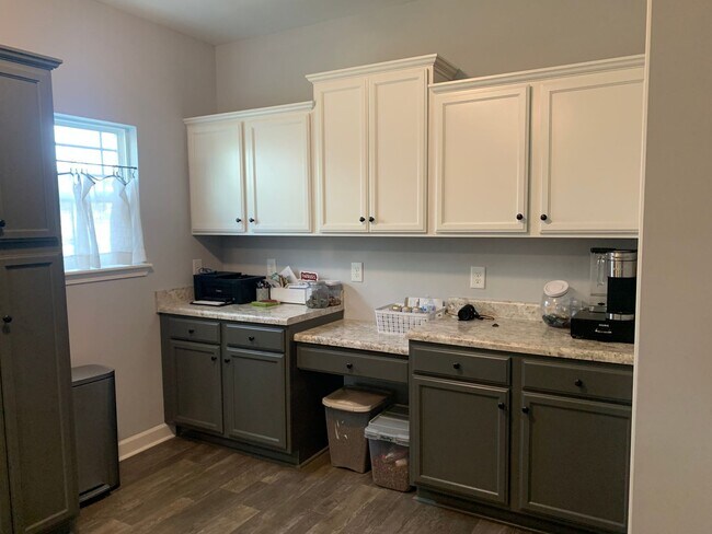 Building Photo - 153 Backfield Pl