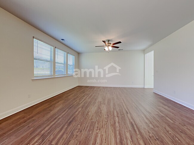 Building Photo - 161 Twin River Dr